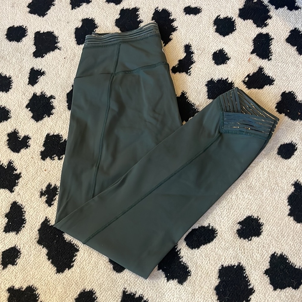 lululemon Find Focus 7/8 tight in deep ivy - Picture 2 of 7
